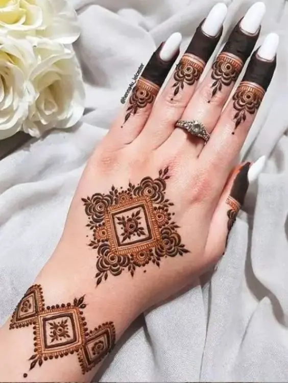 Arabic Finger Mehndi Design