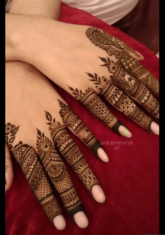 Arabic Finger Mehndi Design