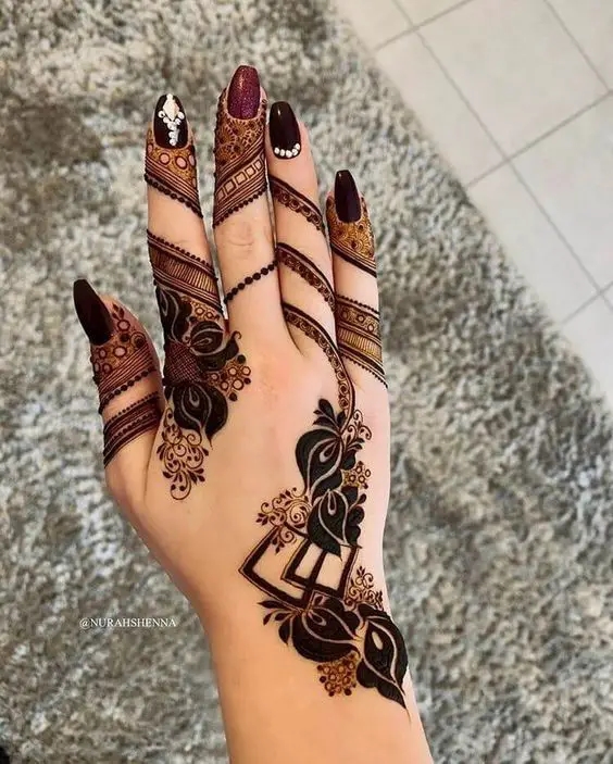 Arabic Finger Mehndi Design