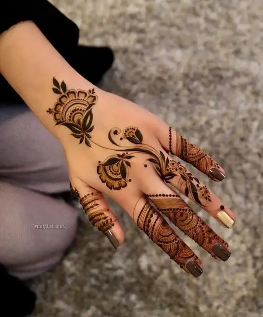 Stylish Finger Mehndi Design