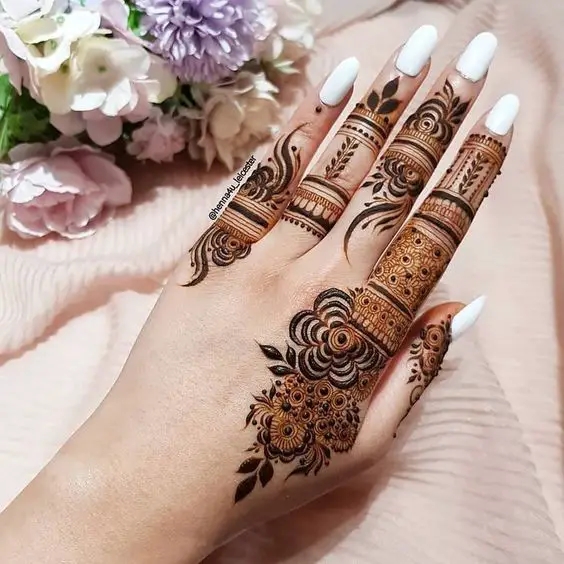 Stylish Finger Mehndi Design